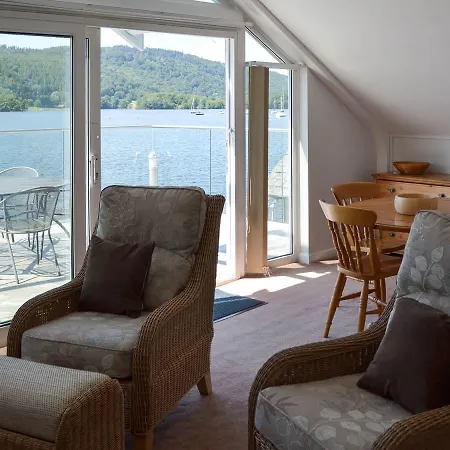 Chalet Over The Lake