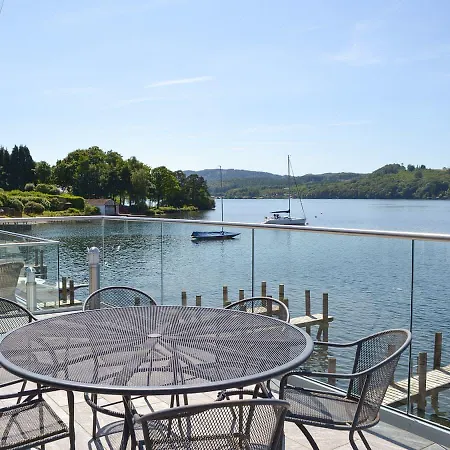 Chalet Over The Lake 펜션
